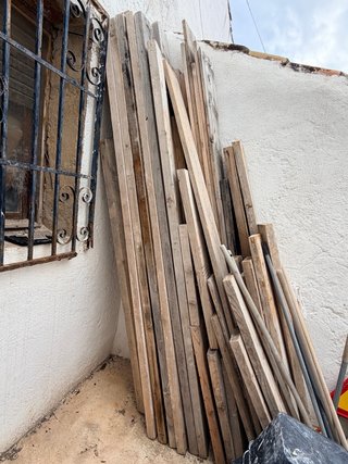 Tablones y tablillas de madera para encofrar