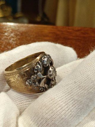 Anillo Isabelino Oro 18K Y detalles en plata
