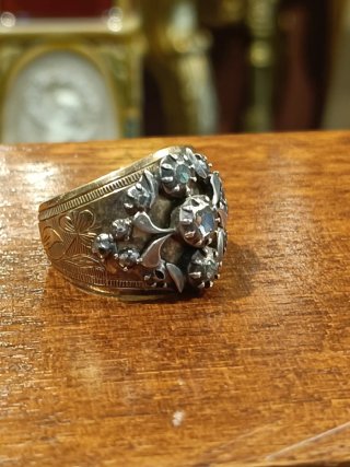 Anillo Isabelino Oro 18K Y detalles en plata