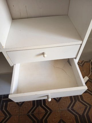 Estantería blanca de madera