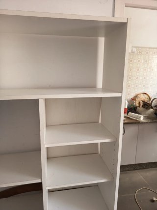 Estantería blanca de madera