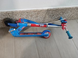 Patinete Oxelo azul y rojo