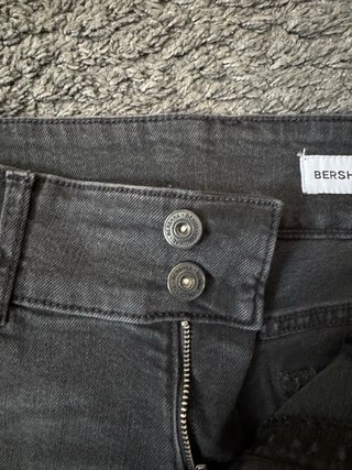 Pantalones grises acampanados