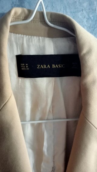 Americana  Talla L  de Zara .Color Beige