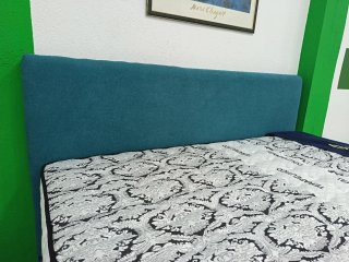 Cabecero de madera y polipiel beige/marrón