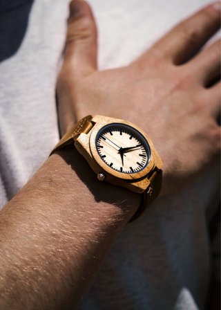 Reloj de Madera Estilo Moderno