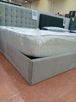 Canape tapizado cabecero capitoné gris