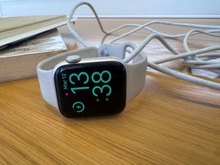 Apple Watch SE 2 Plata c/ CARGADOR ORIGINAL