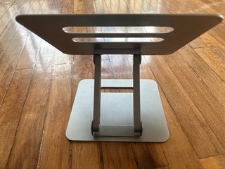 Soporte portatíl Amazon Basics