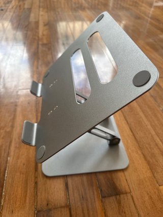 Soporte portatíl Amazon Basics