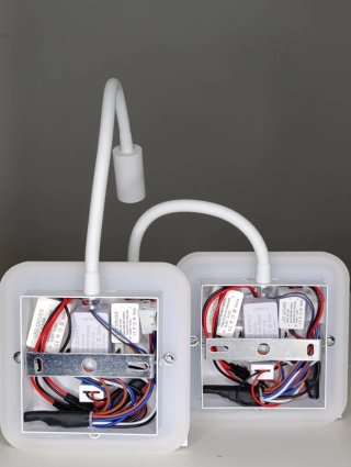 Lámpara LED blanca con accesorios