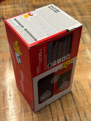 Nintendo 2DS XL Edizione Poké Ball (Nuovo sigillato)