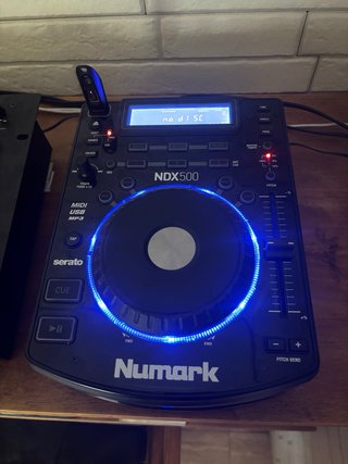 Equipo DJ Numark NDX500 y Mezclador