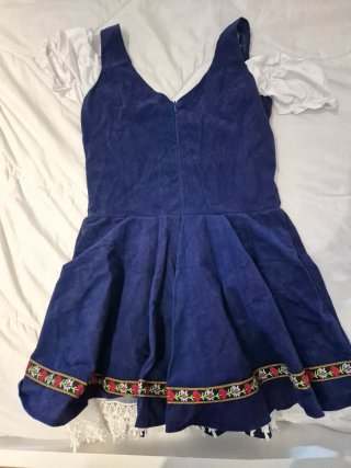 Disfraz tirolés azul de terciopelo.