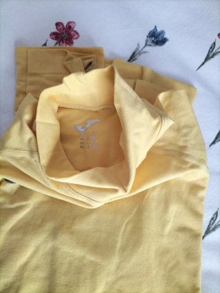 Camiseta térmica Joma amarilla
