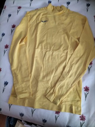 Camiseta térmica Joma amarilla