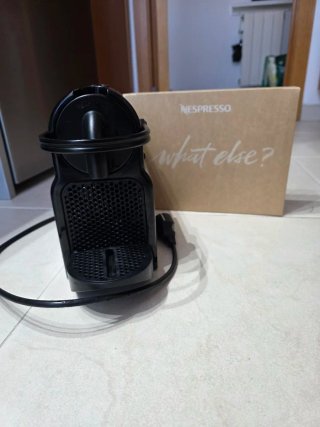 Cafetera Nespresso DeLonghi Negra