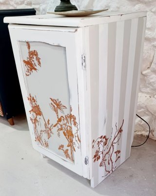 Mesita auxiliar de cristal y madera