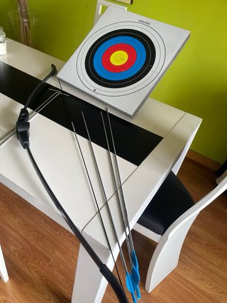 Diana de tiro con arco y flechas