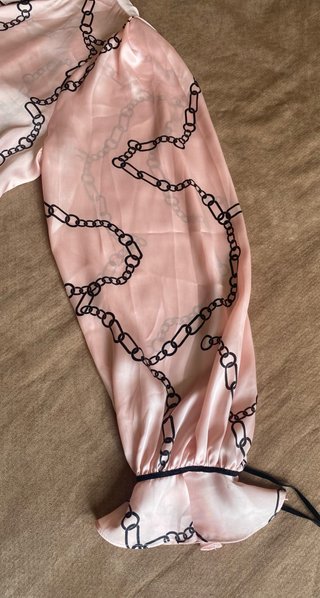 Blusa Zara M satinada rosa/negro cadena