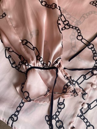 Blusa Zara M satinada rosa/negro cadena
