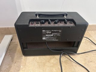 Guitarra Cort G100 + Amplificador Vox Pathfinder