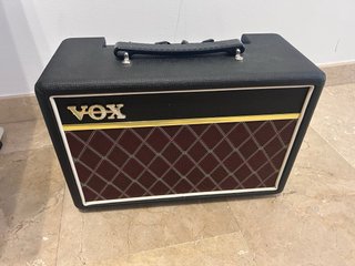 Guitarra Cort G100 + Amplificador Vox Pathfinder