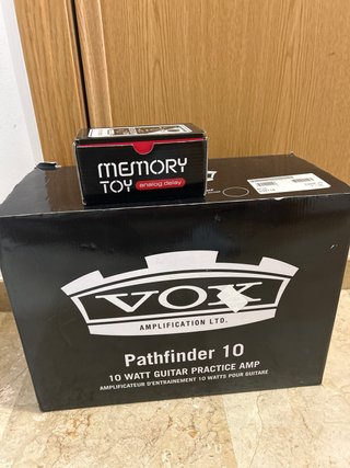 Guitarra Cort G100 + Amplificador Vox Pathfinder