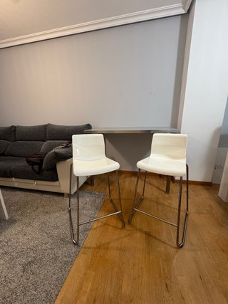 Mesa alta y 2 sillas altas Ikea 126 x 62 x 90 (Reg