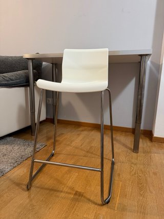 Mesa alta y 2 sillas altas Ikea 126 x 62 x 90 (Reg
