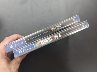 Resident Evil 4 & Village PS4