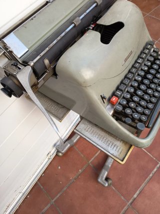 Máquina de escribir Hispano Olivetti Lexicon 80