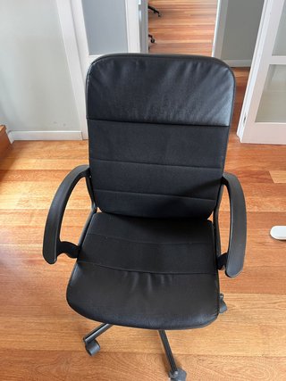 Silla de oficina negra