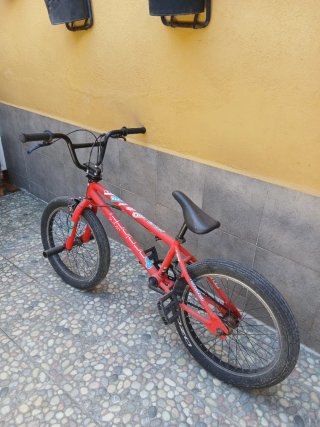 Bicicleta BMX Roja