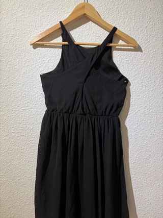 Vestido negro con cuello pedrería