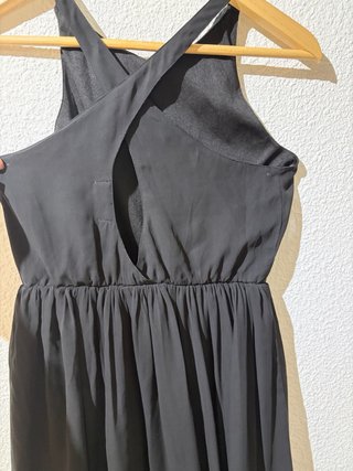 Vestido negro con cuello pedrería