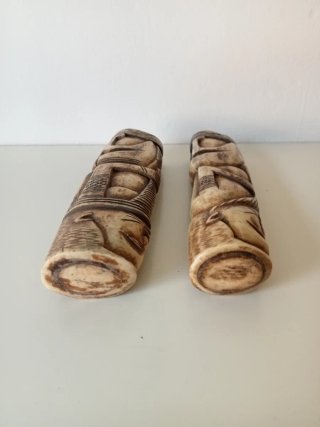 Tallas de hueso talladas a mano