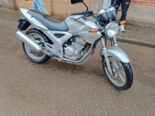 Honda CBF 250 Plata