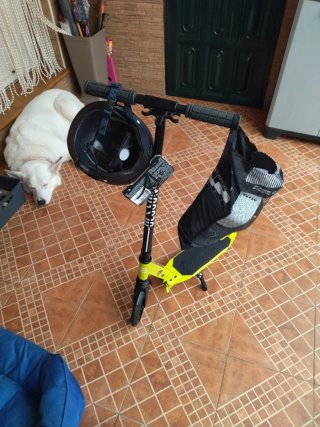 Patinete+ casco+ rodilleras+ coderas