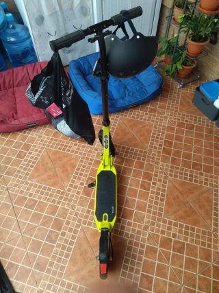 Patinete+ casco+ rodilleras+ coderas