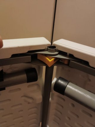 Mesa plegable y 6 sillas negras