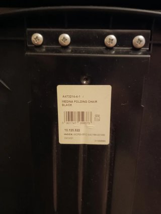 Mesa plegable y 6 sillas negras