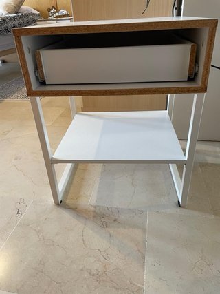 Mesita de noche IKEA blanca y madera