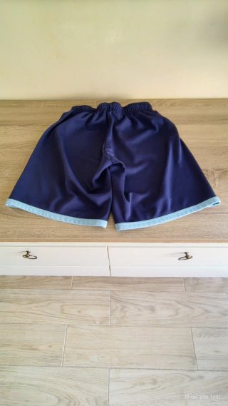 Pantalón corto deportivo azul Escoles Fonlladosa.