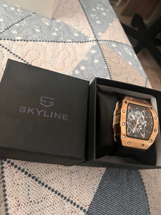 Reloj SKYLINE Negro y Dorado