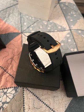 Reloj SKYLINE Negro y Dorado