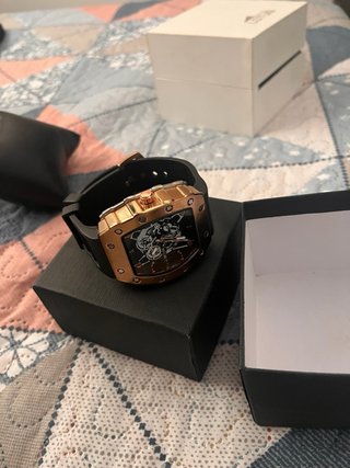 Reloj SKYLINE Negro y Dorado