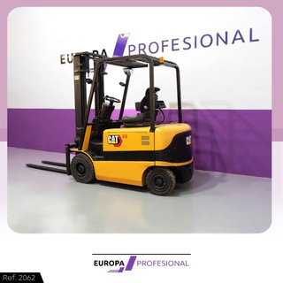 CARRETILLA ELEVADORA ELECTRICA CATERPILLAR 2500 KG