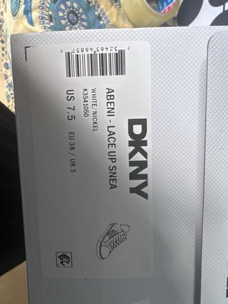 Zapatillas DKNY Blancas y Plateadas