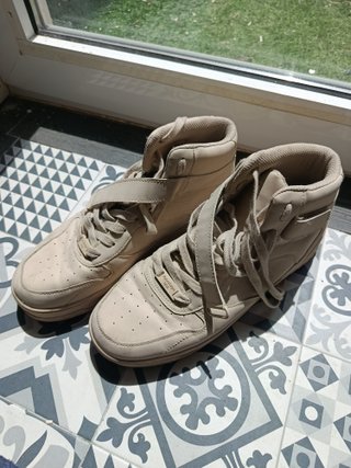 Botas altas Bershka beige